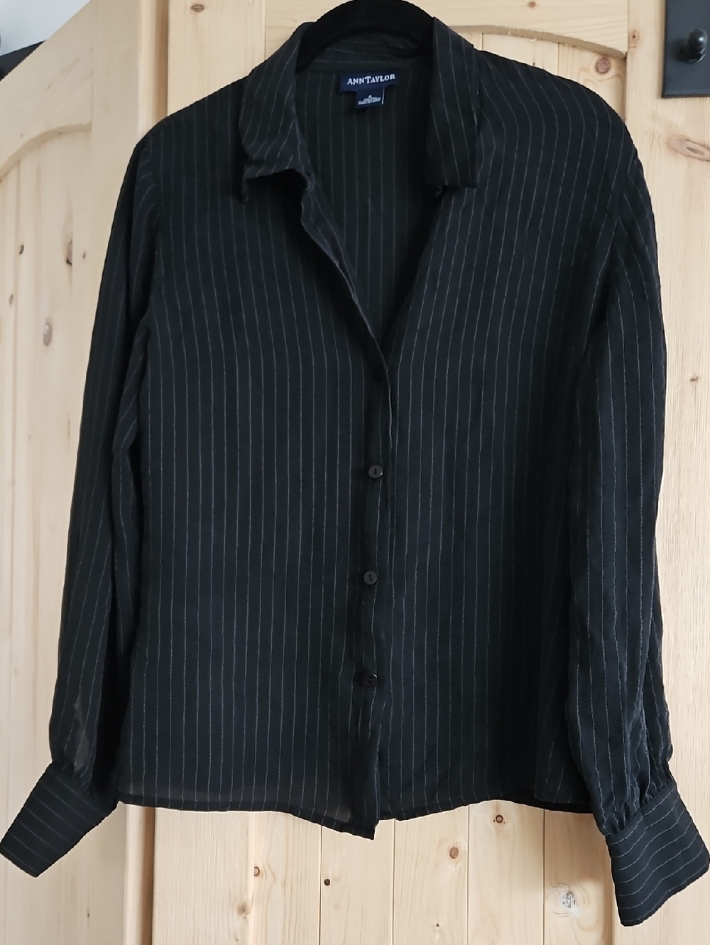 Ann Taylor Black Pinstripe Long-Sleeve Button-Down Shirt